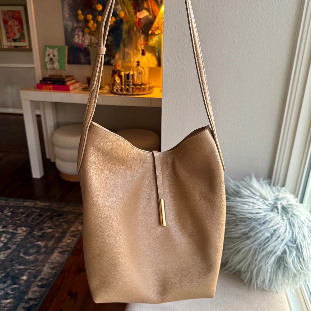 Women’s Tan Leather Shoulder Bag - Classic Minimalist Tote